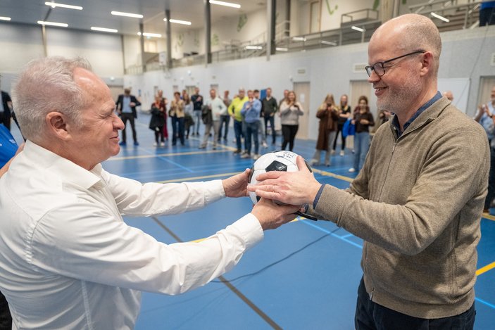 Wethouder Arnoud Kastelijns en Gert-Jan Vermeulen van bouwbedrijf Vaessen (foto: Casper van Aggelen).
